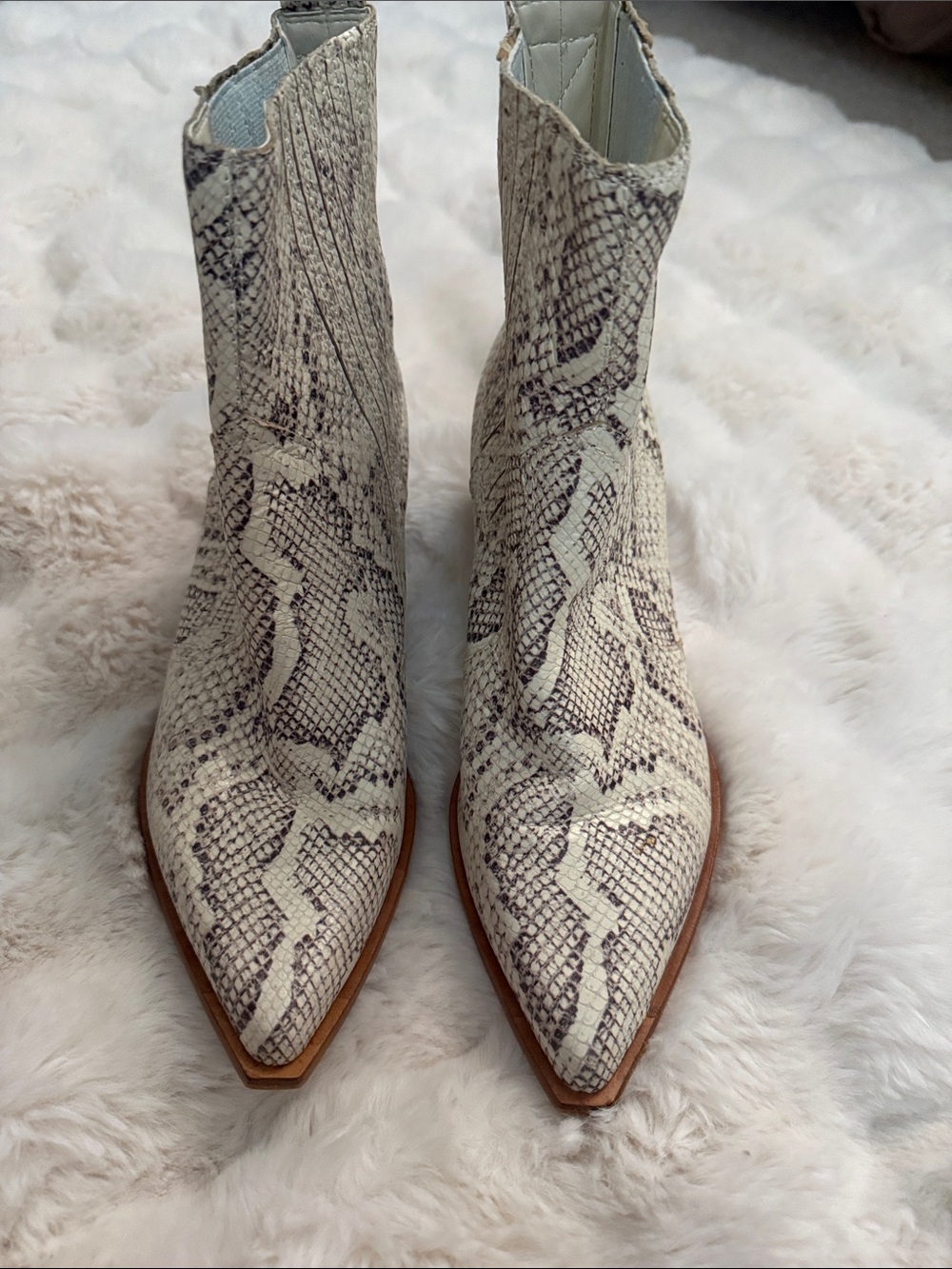NEW Dolce Vita Shanta Cream Snake-Print Pointed Ankle Boots